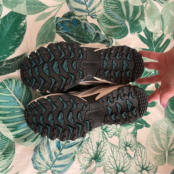 new balance 610v1 metallic silver size 8 - Picture 4 of 5